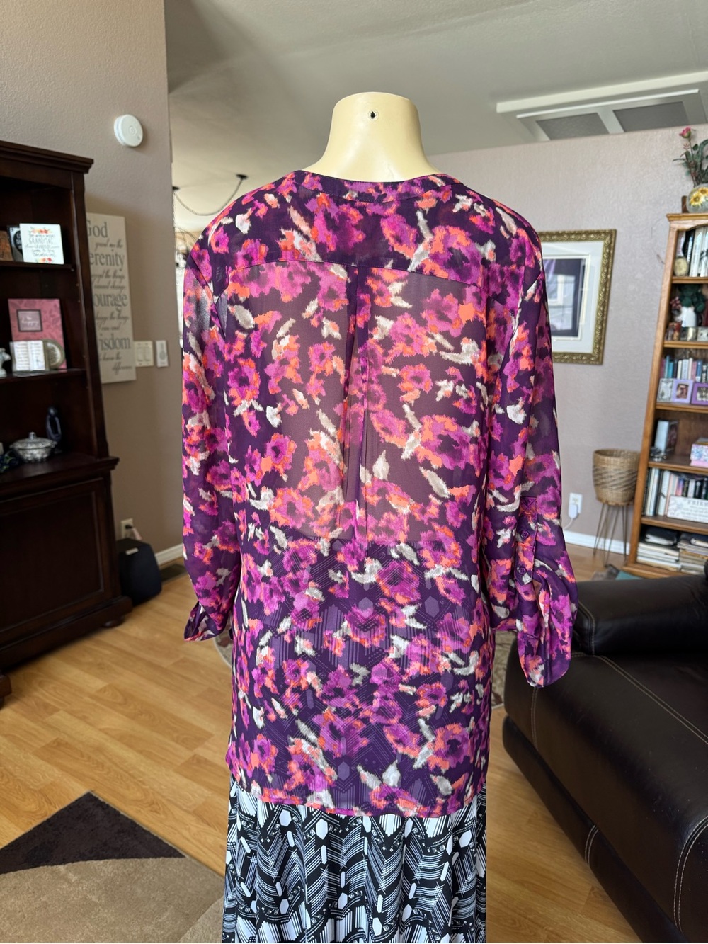 Apt 9 sheer floral V-neck blouse in red, black & white-size XL - Picture 2 of 9